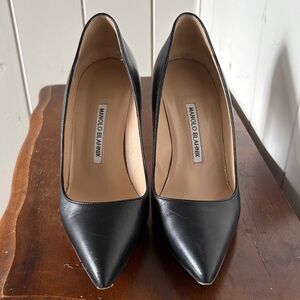 Manolo Blahnik Black Leather Pointed Pumps